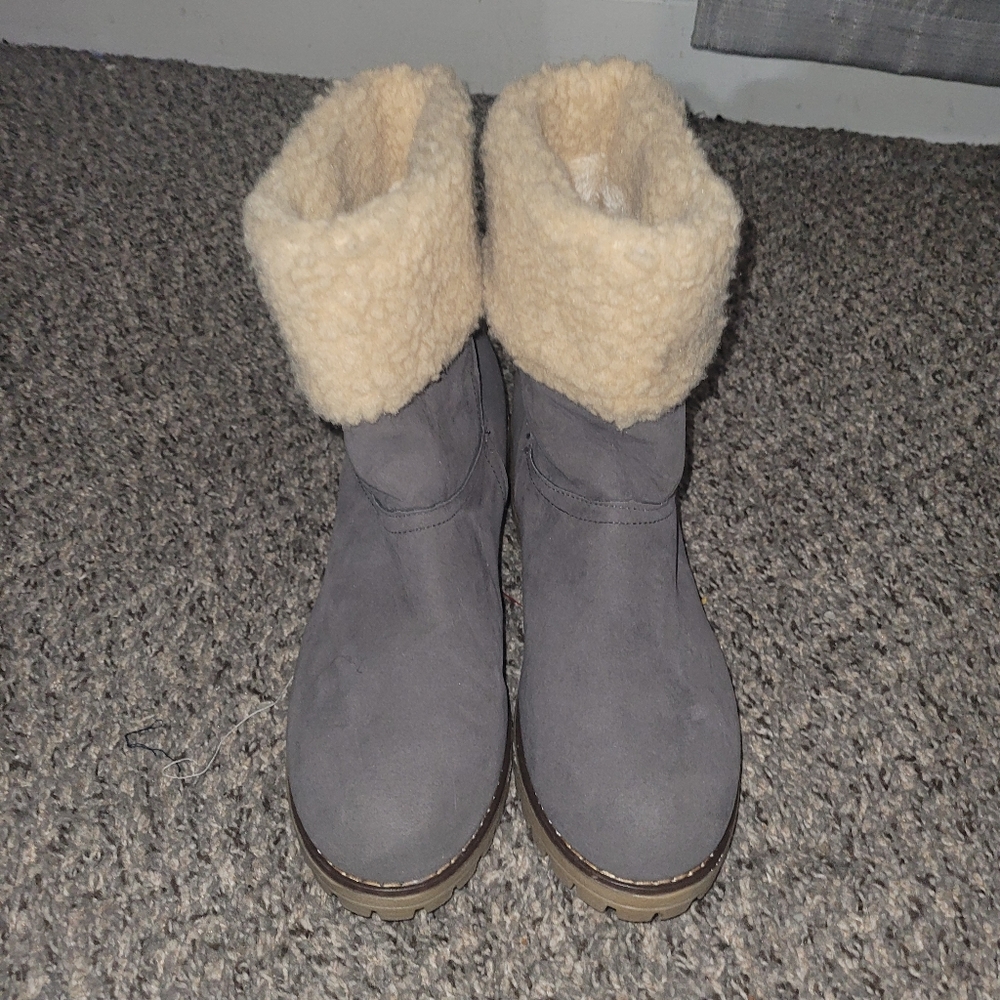 Gray and tan mid calf boots with tan fur around top, Boutique brand size 9